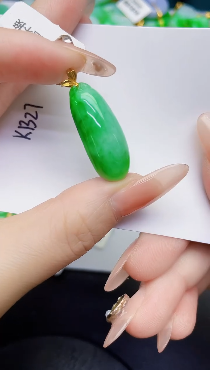 颈饰18K金镶嵌翡翠缅甸天然翡翠A货