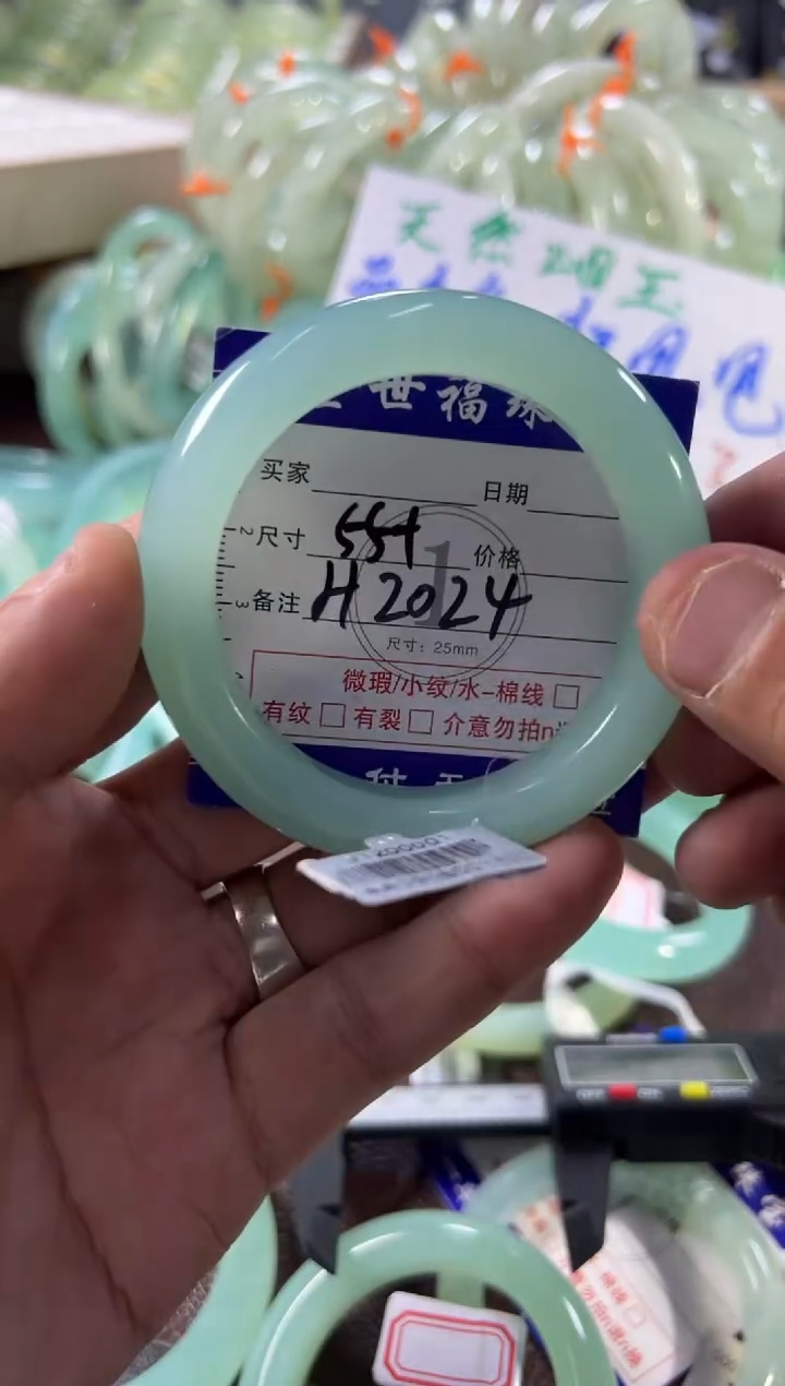 未镶嵌蛇纹石玉手镯1