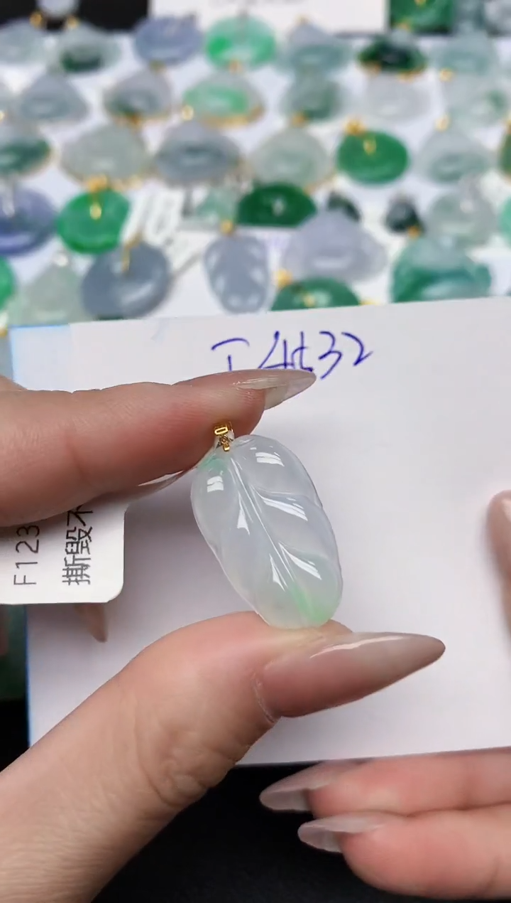 颈饰18K金镶嵌翡翠天然缅甸A货翡翠百元以上9元证书费自理