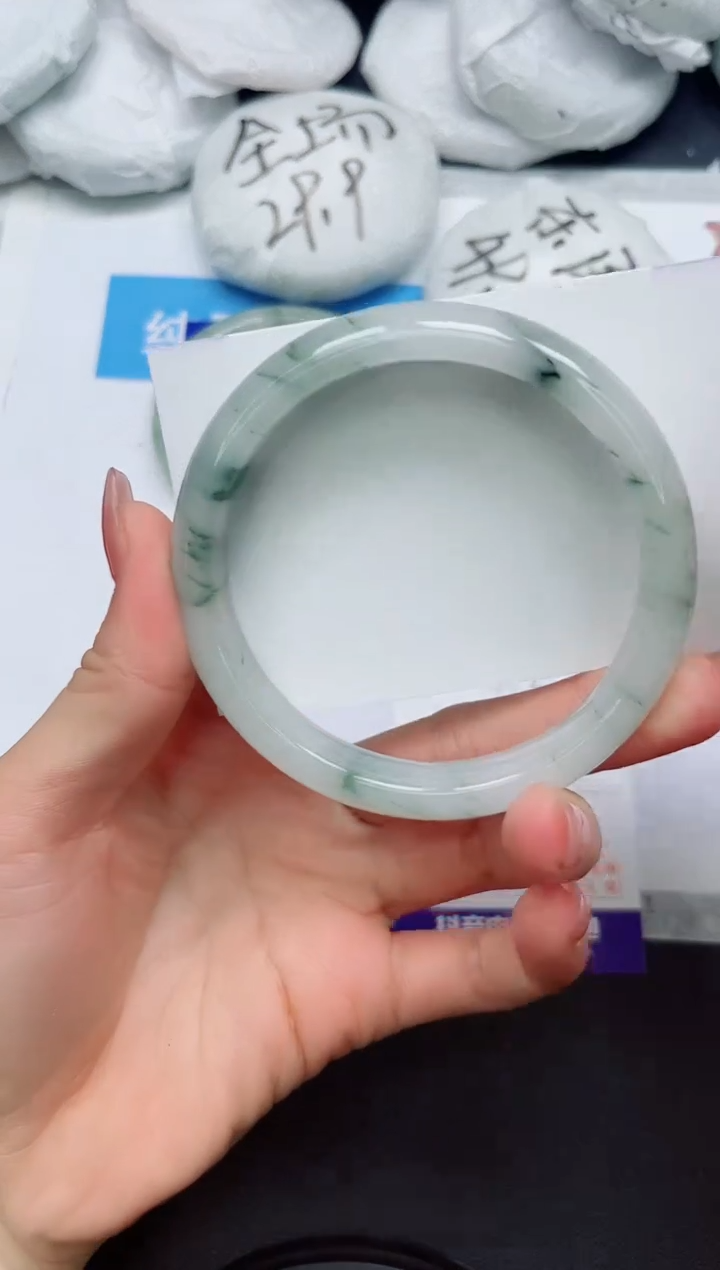 【闪购商品】石英质玉手镯未镶嵌413