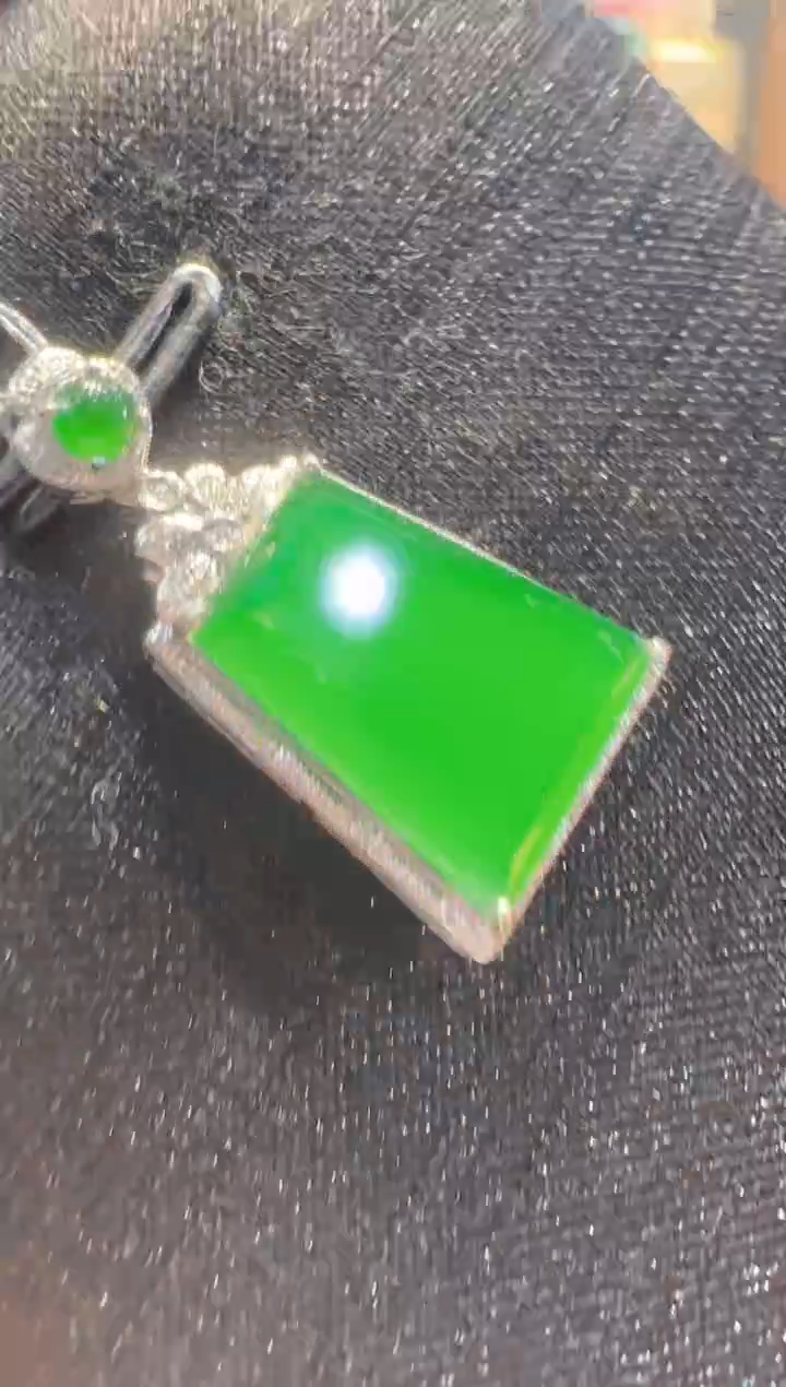 【闪购商品】翡翠吊坠(不含链)18K金镶嵌                  