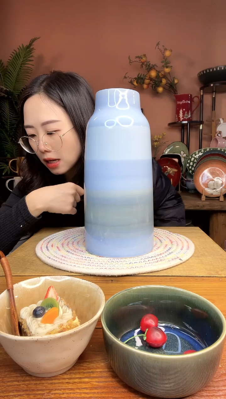 陶瓷28厘米高渐变色花瓶 微瑕疵