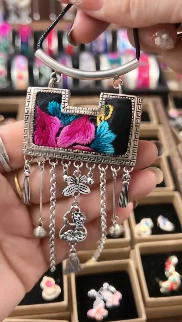 【闪购商品】织绣民族风老绣饰品258