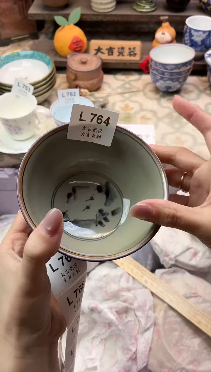 瓷器M***.   L764 