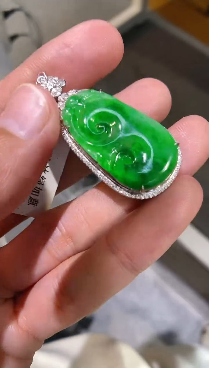 【闪购商品】翡翠吊坠(不含链)18K金镶嵌如意