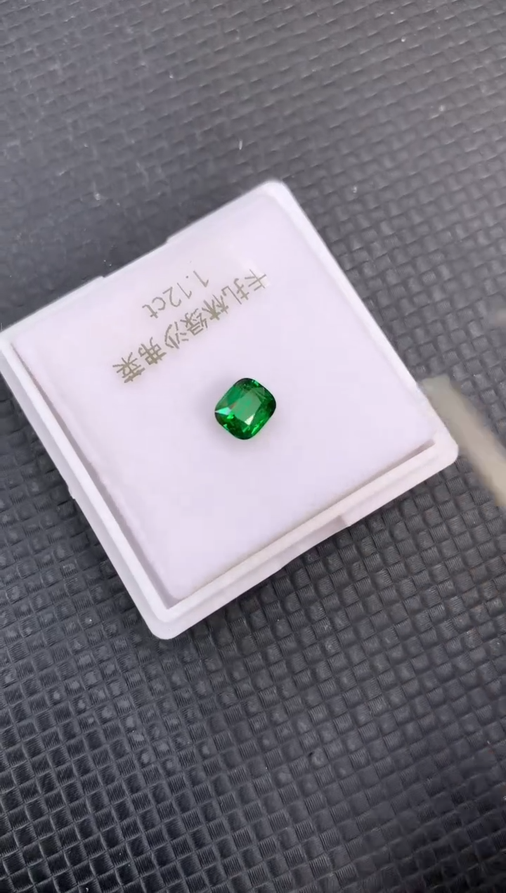 【闪购商品】石榴石（沙弗莱）裸石未镶嵌天然沙弗莱