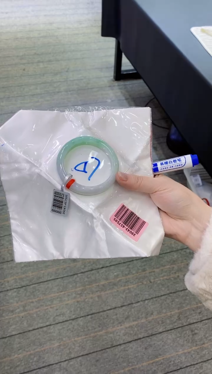 【闪购商品】翡翠手镯未镶嵌               