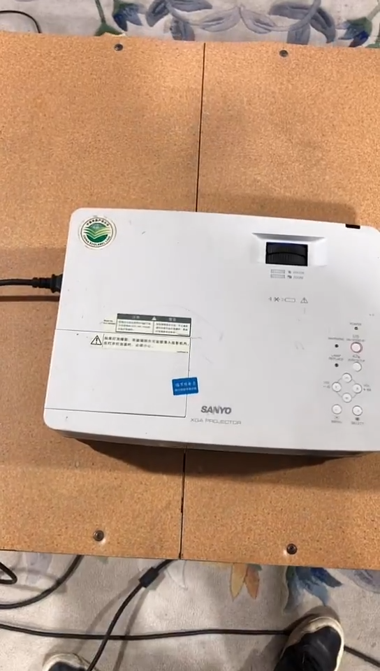 8新5号投影，出图，需维修，不带线材