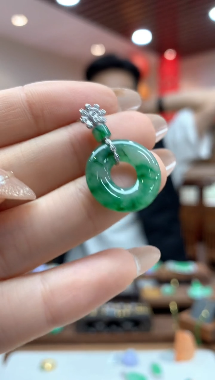 【闪购商品】翡翠吊坠(不含链)18K金镶嵌甜甜圈