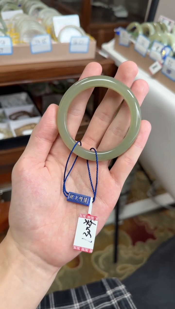 未镶嵌手镯和田玉54