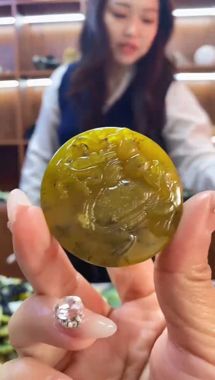 未镶嵌蛇纹石玉吊坠   