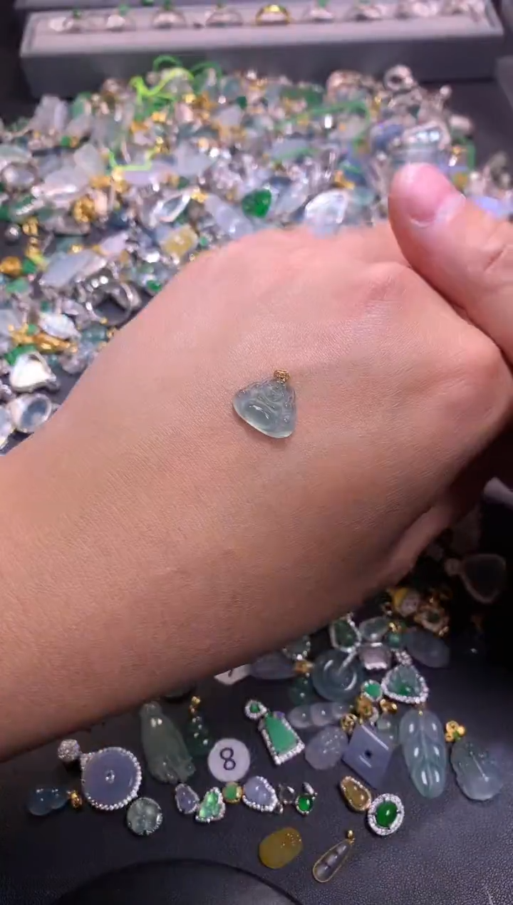 【闪购商品】翡翠吊坠(不含链)18K金镶嵌111