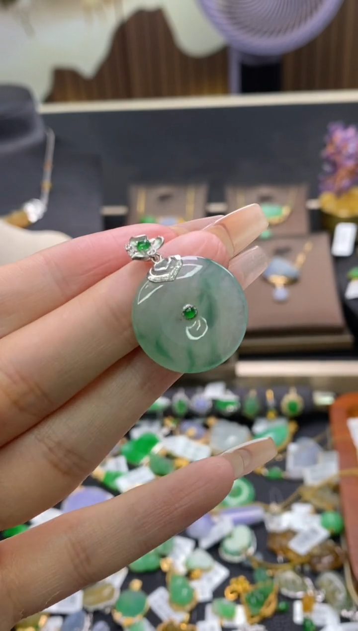 【闪购商品】翡翠颈饰18K金镶嵌净货18404