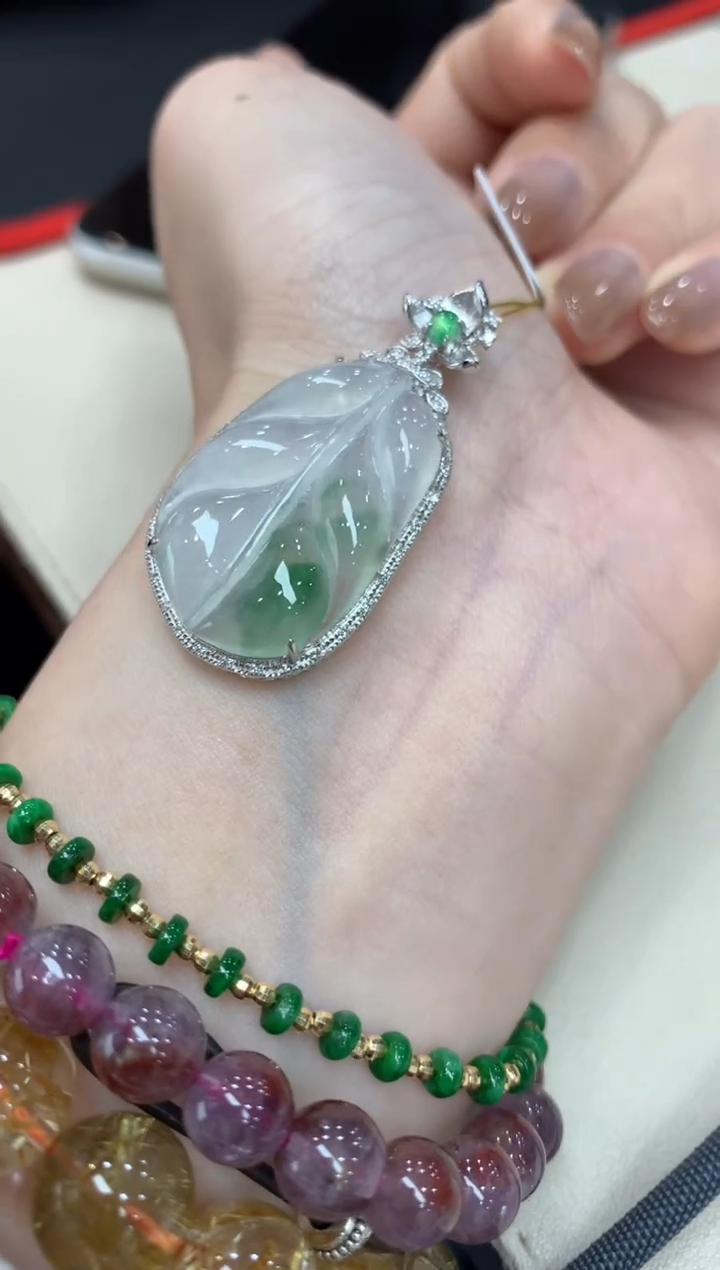 【闪购商品】翡翠吊坠(不含链)18K金镶嵌叶子