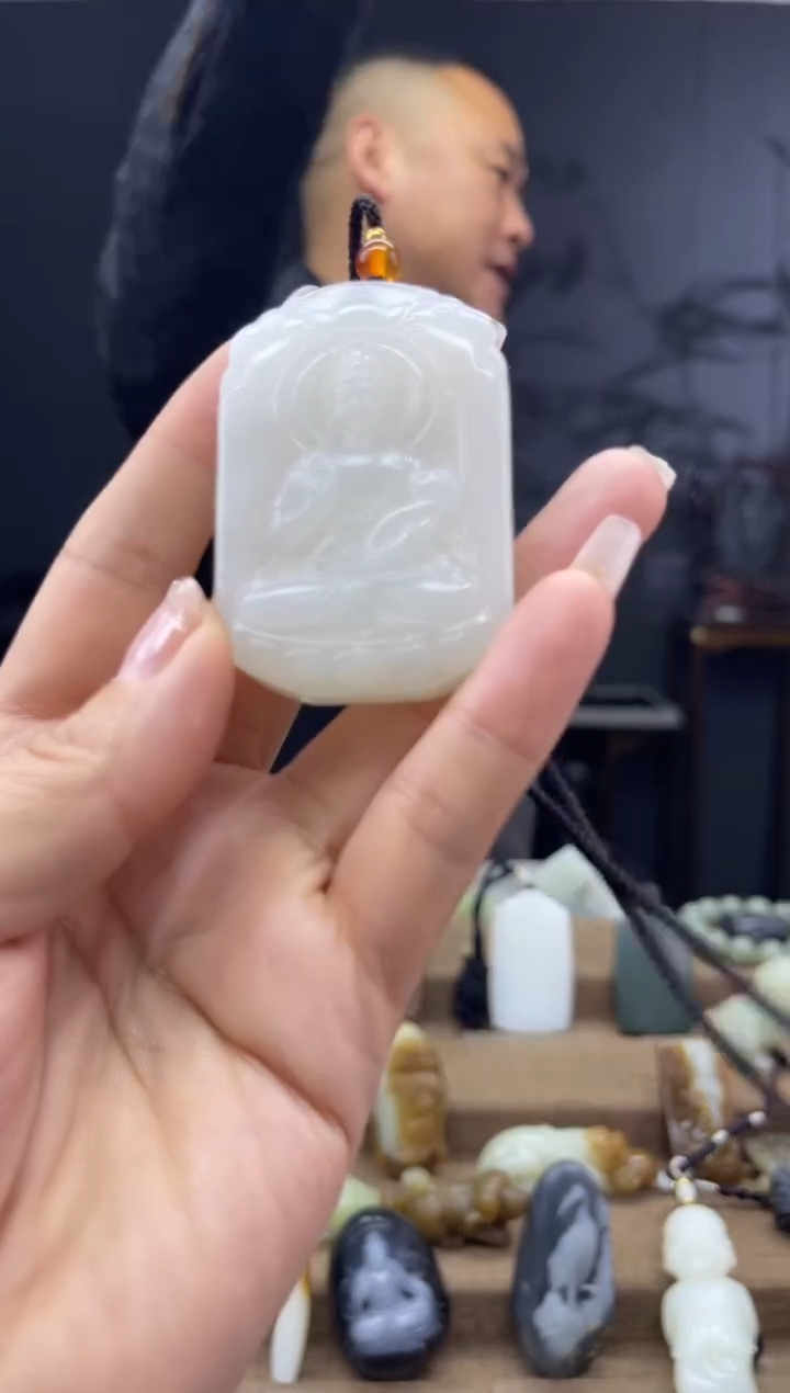 颈饰未镶嵌和田玉1