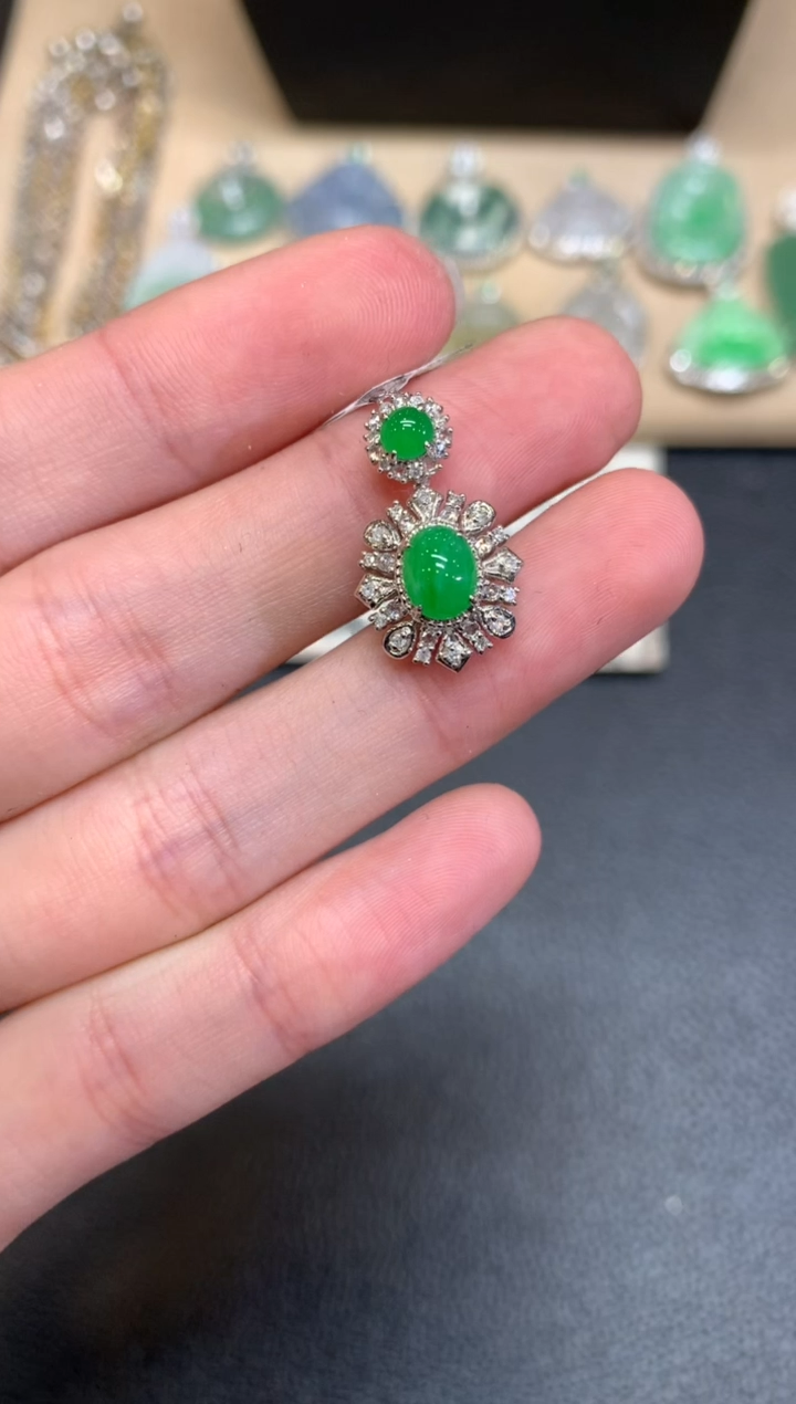 【闪购商品】翡翠颈饰18K金镶嵌蛋面【无服务费】