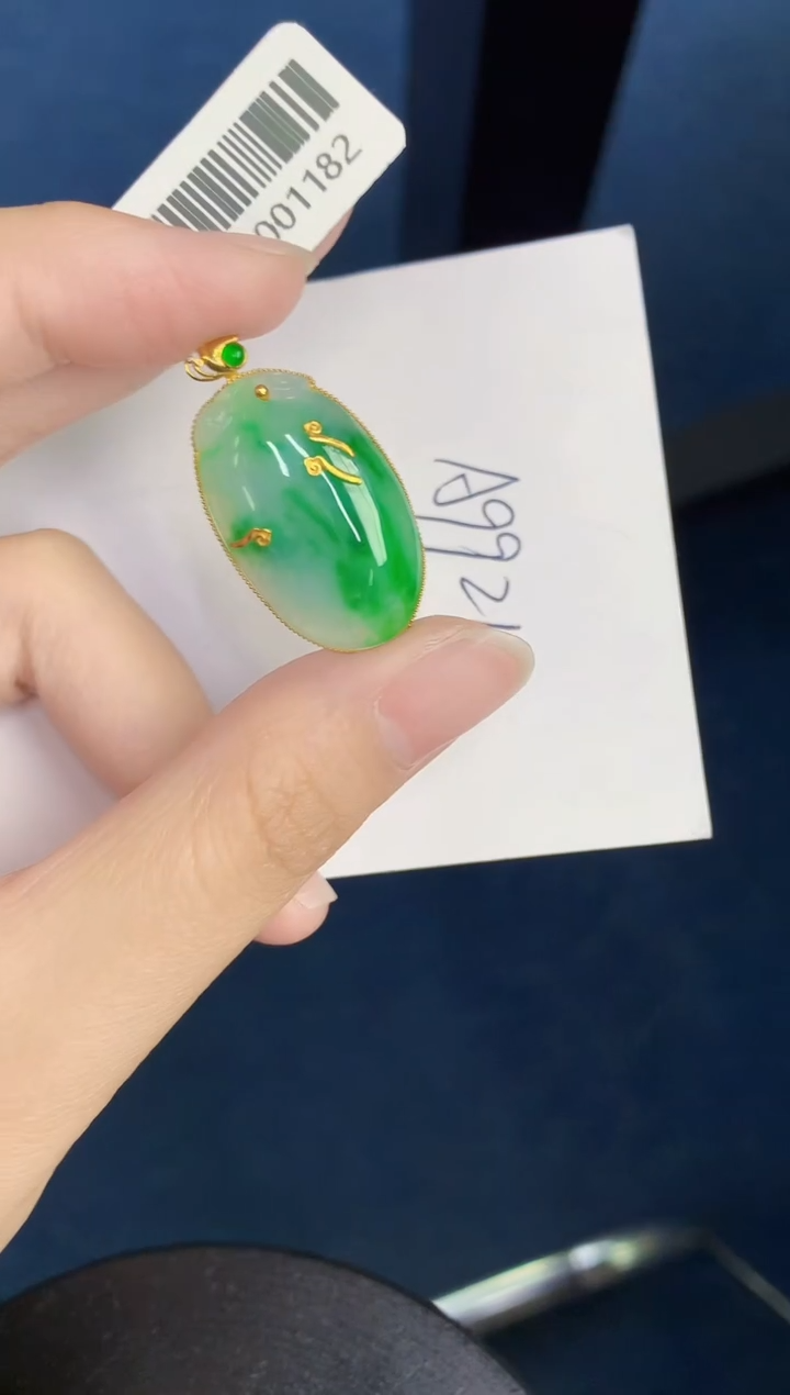 翡翠18K金镶嵌颈饰天然翡翠緬甸A貨