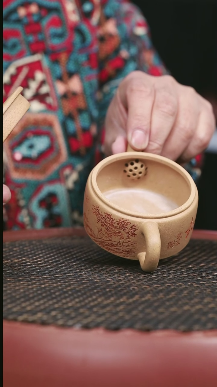 【闪购商品】紫砂黄金段汉瓦150CC刻绘