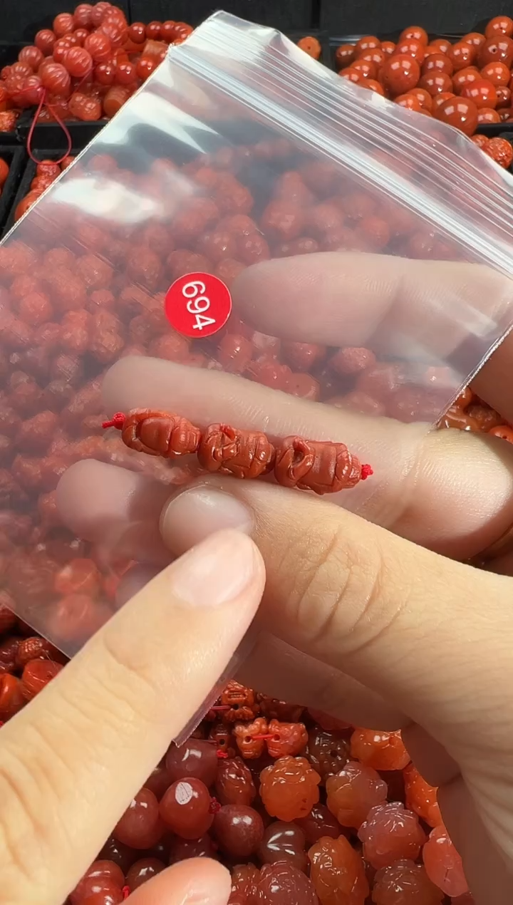 颈饰未镶嵌南红玛瑙1