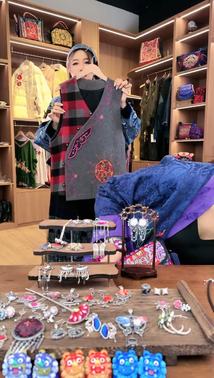 【闪购商品】织绣L607黔东南苗族刺绣
