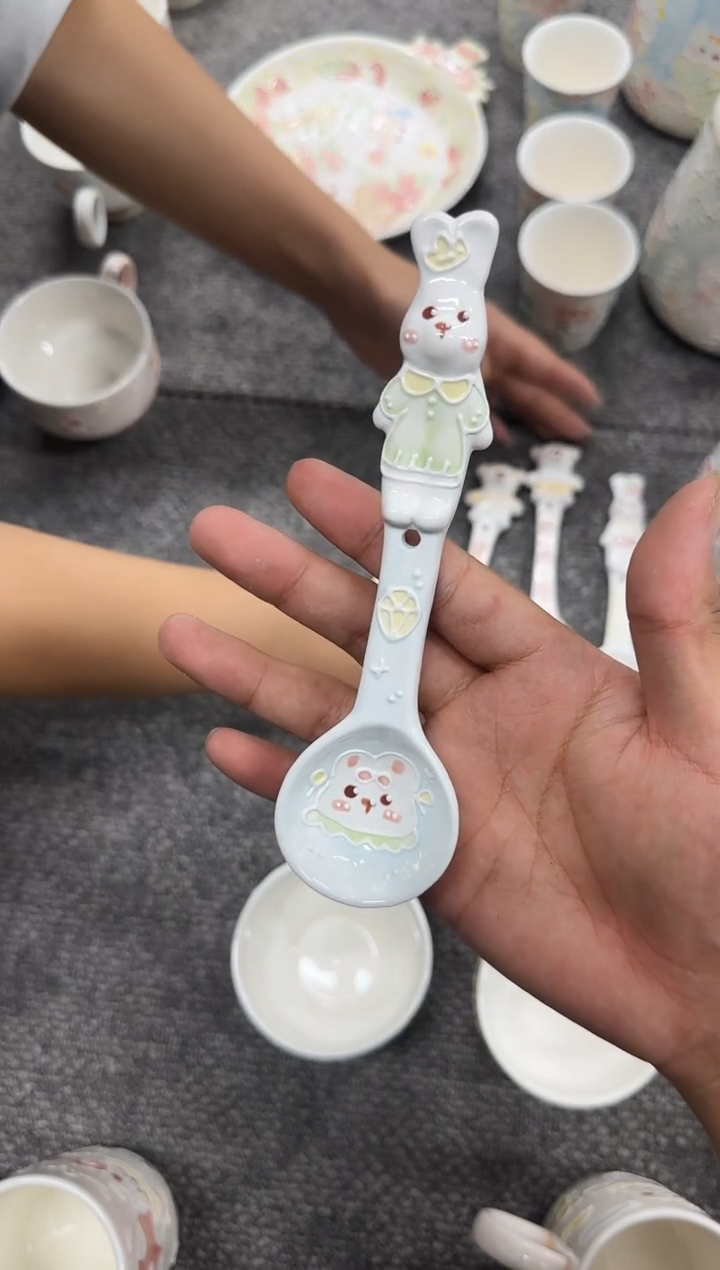 立体釉手捏兔子勺子