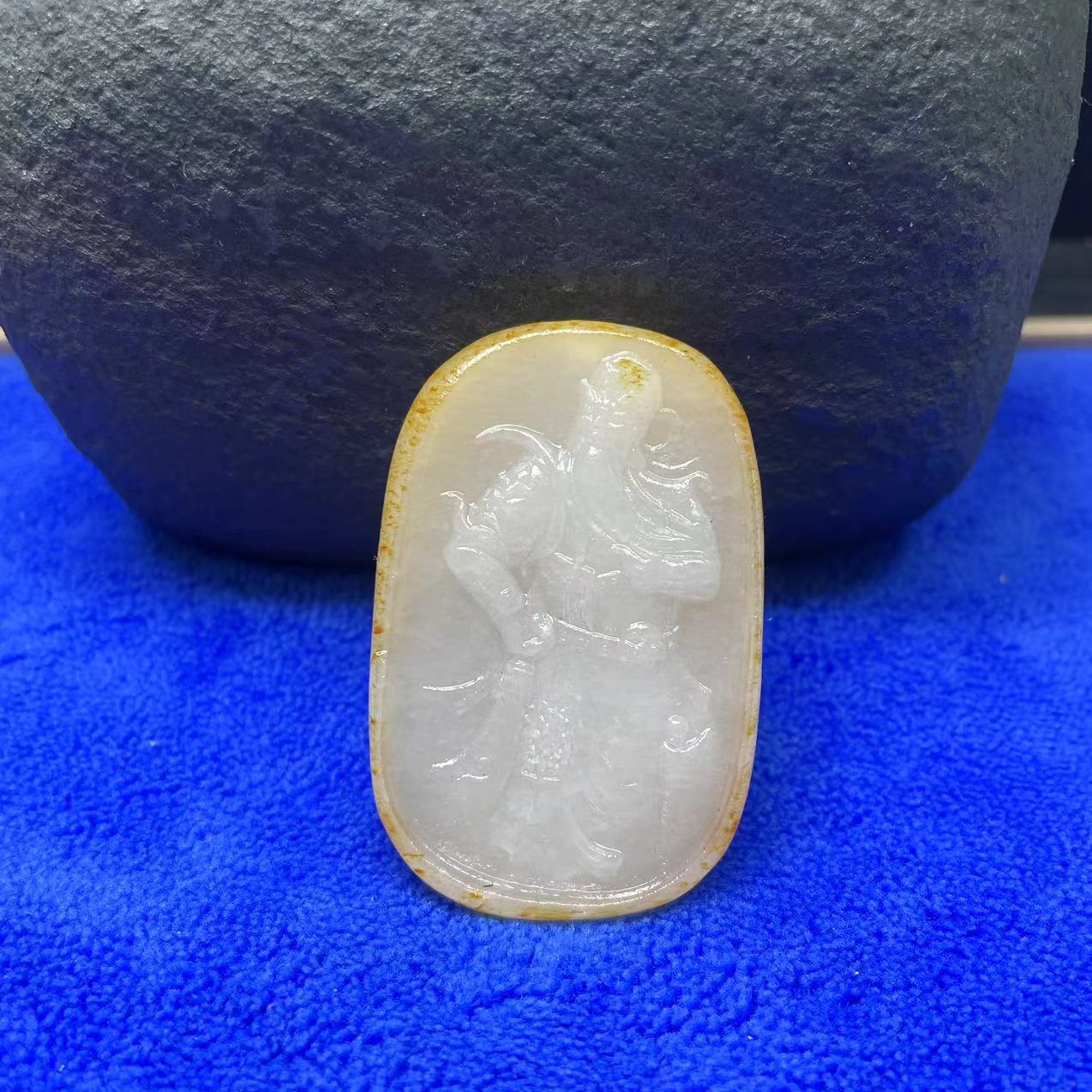 新疆和田玉忠义千秋关公造型玉石制品32克