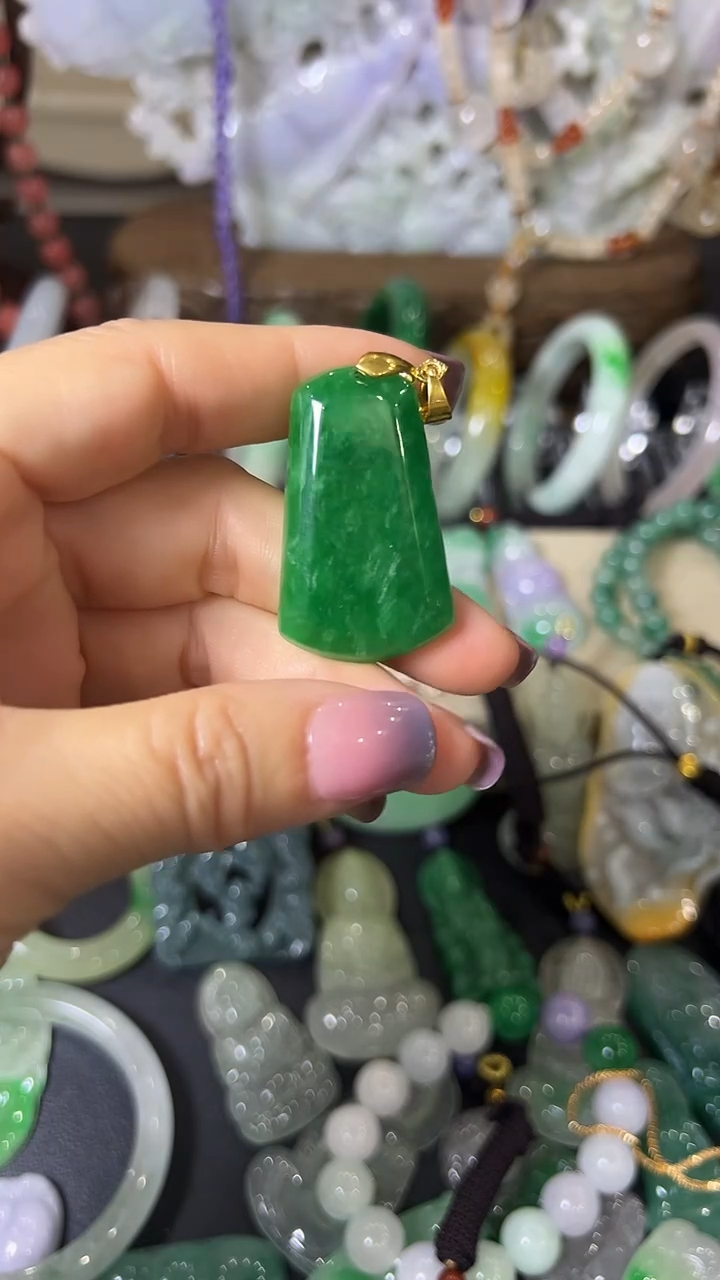 颈饰未镶嵌翡翠牌子