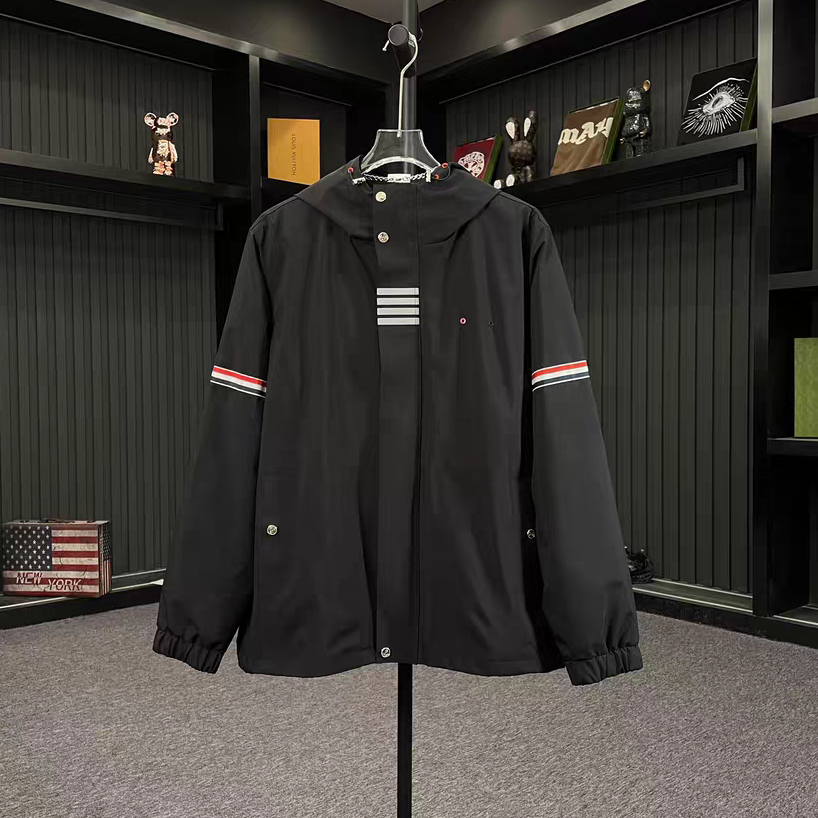 秋冬防水男士纯色冲锋衣冬季休闲户外防风夹克连帽情侣时尚男款