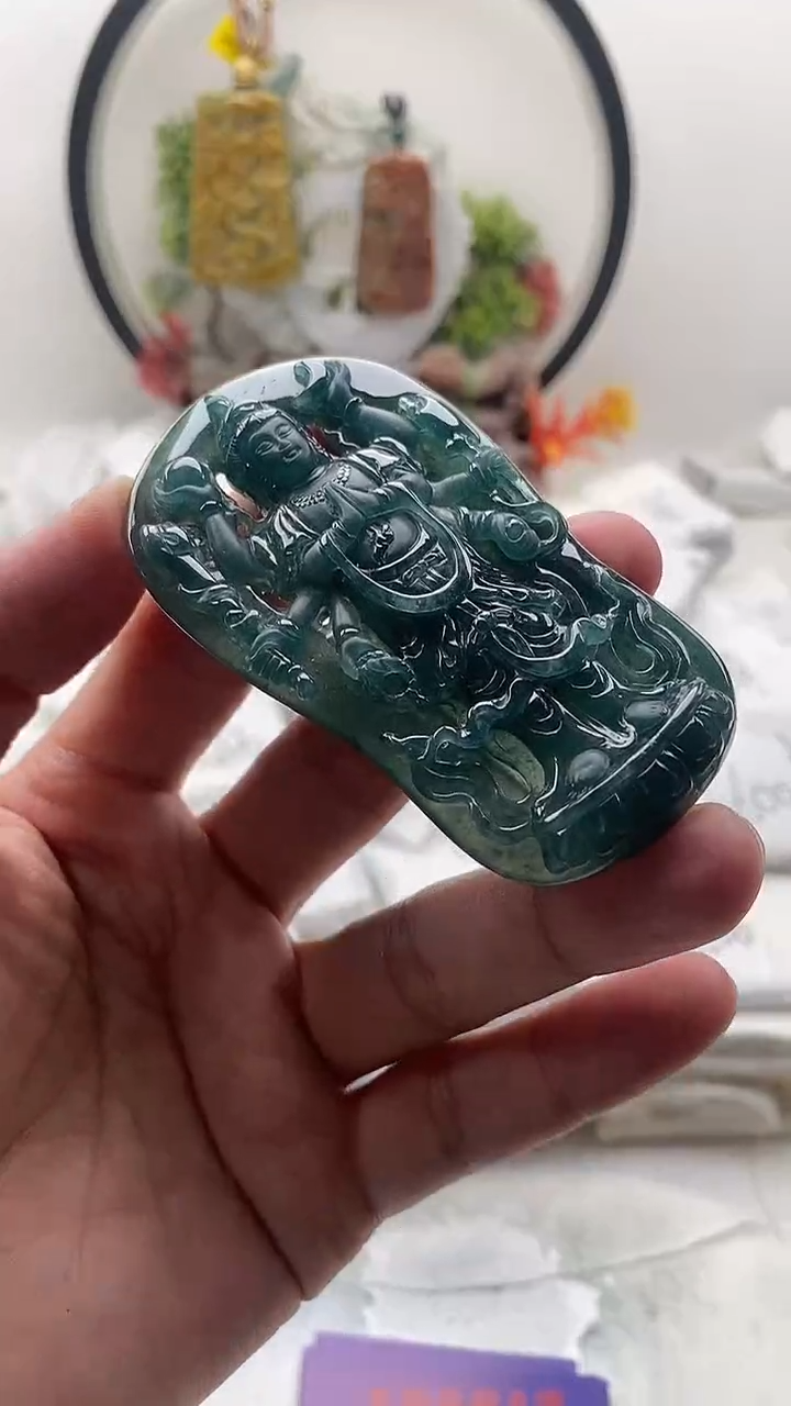 颈饰未镶嵌翡翠千手观音