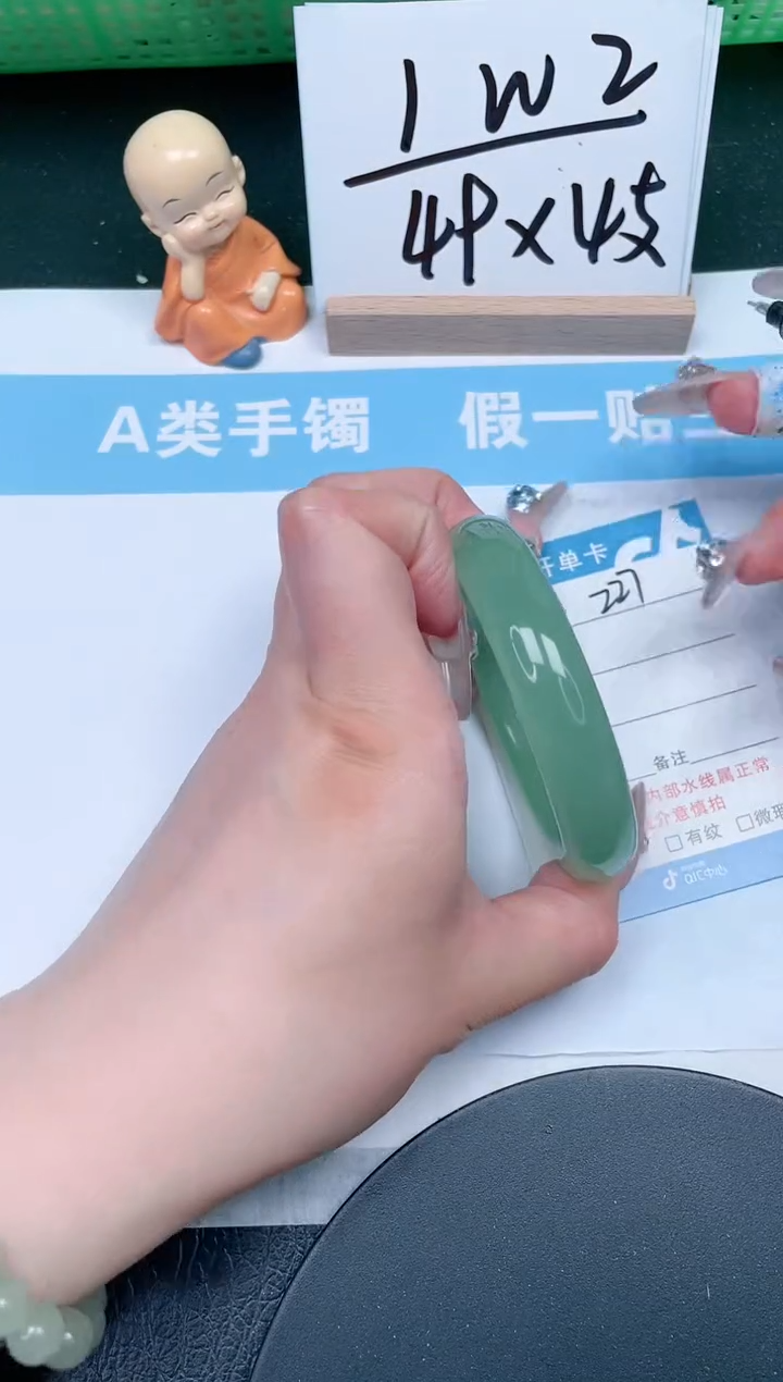 【闪购商品】石英质玉手镯未镶嵌227-56.2