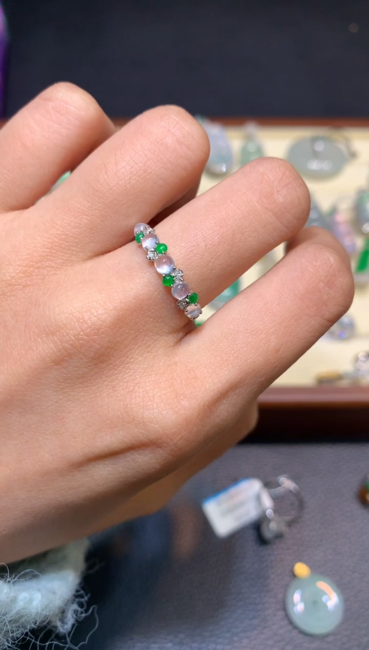 18K金镶嵌戒指翡翠1