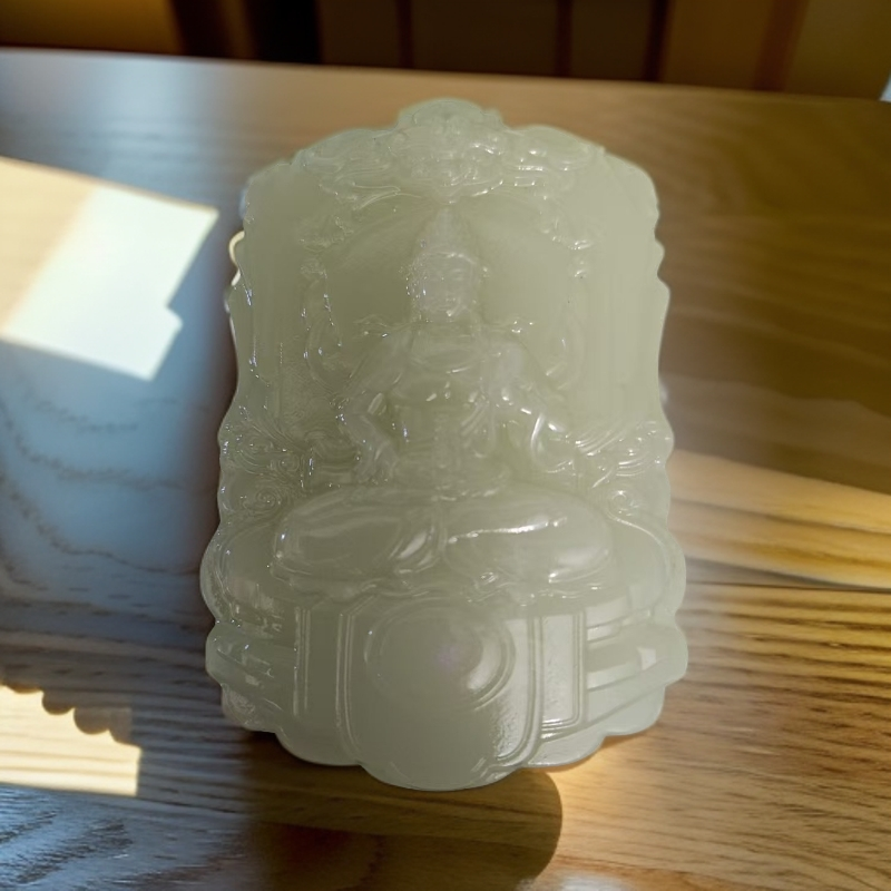 黄口坐观音吊坠一件