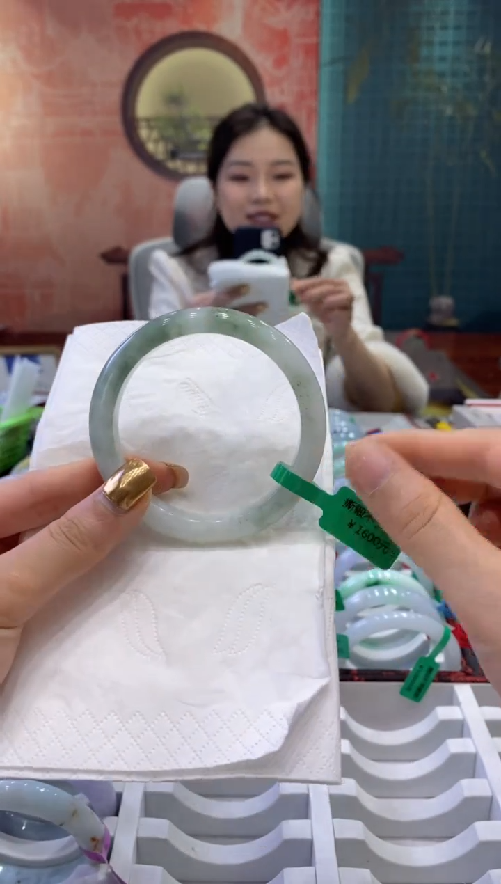 【闪购商品】翡翠手镯未镶嵌多人03934