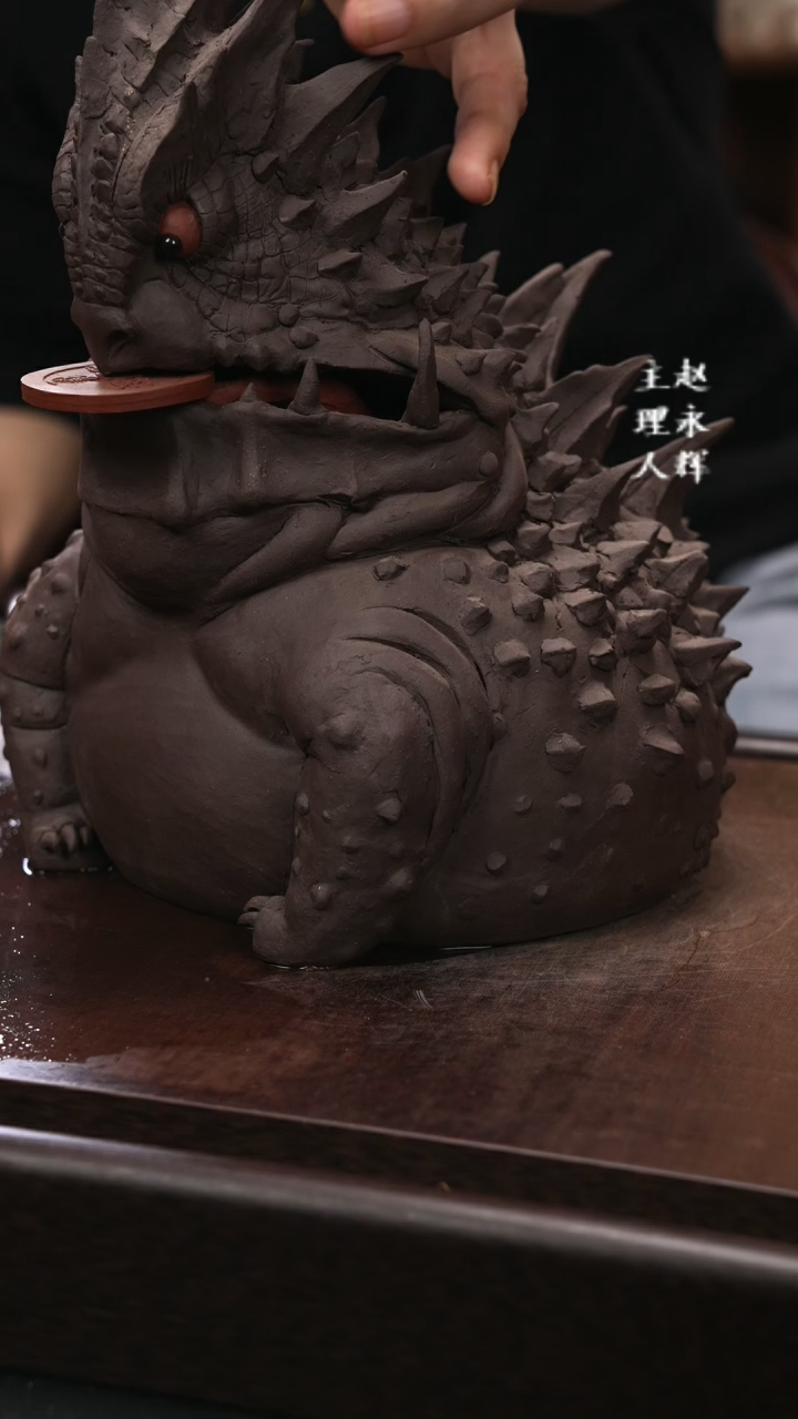 紫砂茶宠哥斯拉金蟾，。