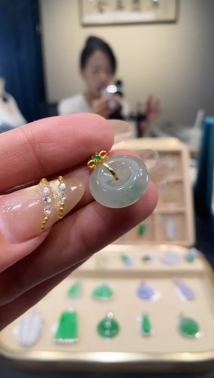 【闪购商品】翡翠吊坠(不含链)18K金镶嵌平安扣