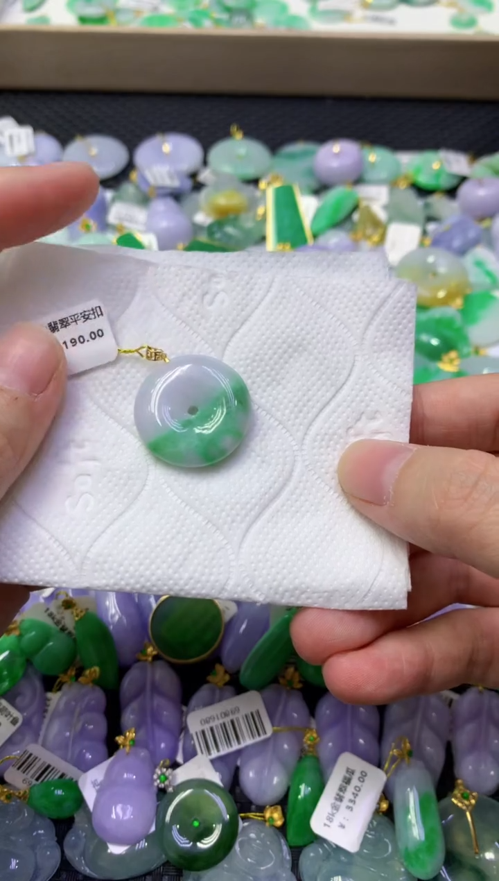 颈饰18K金镶嵌翡翠天然缅甸翡翠A货