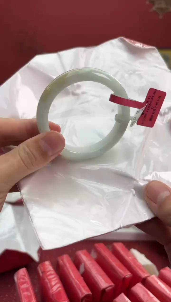 【闪购商品】翡翠手镯未镶嵌8手镯