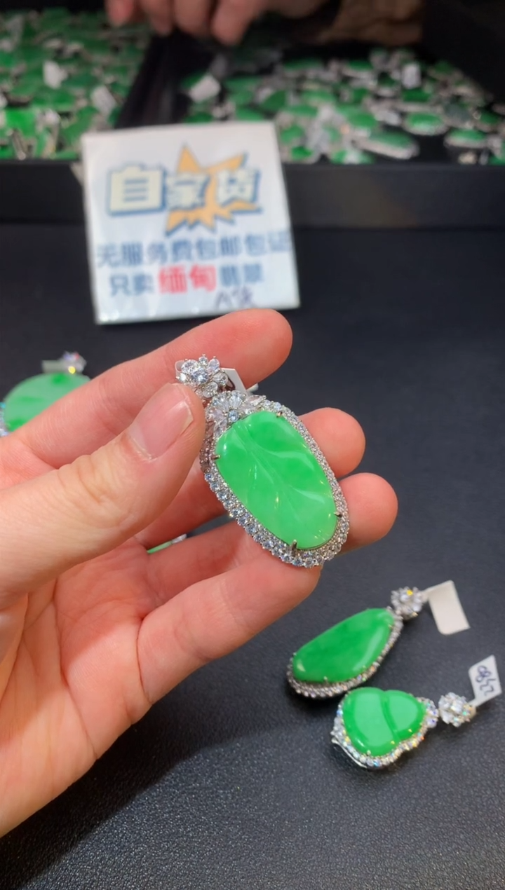 【闪购商品】翡翠颈饰银S925镶嵌翡翠