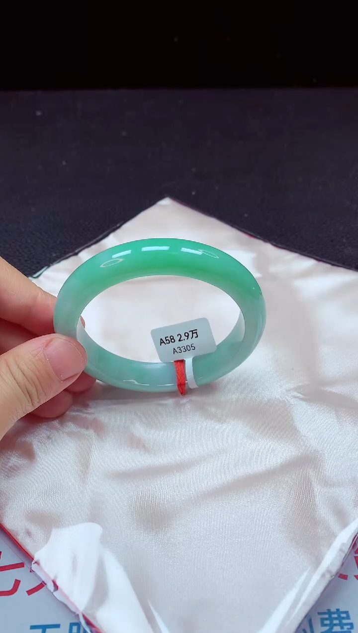 【闪购商品】翡翠手镯未镶嵌镯子58+