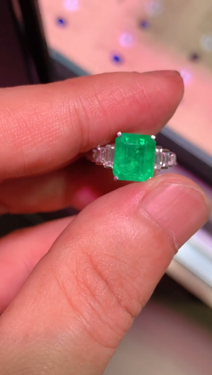 【闪购商品】祖母绿戒指18K金镶嵌3.36CT