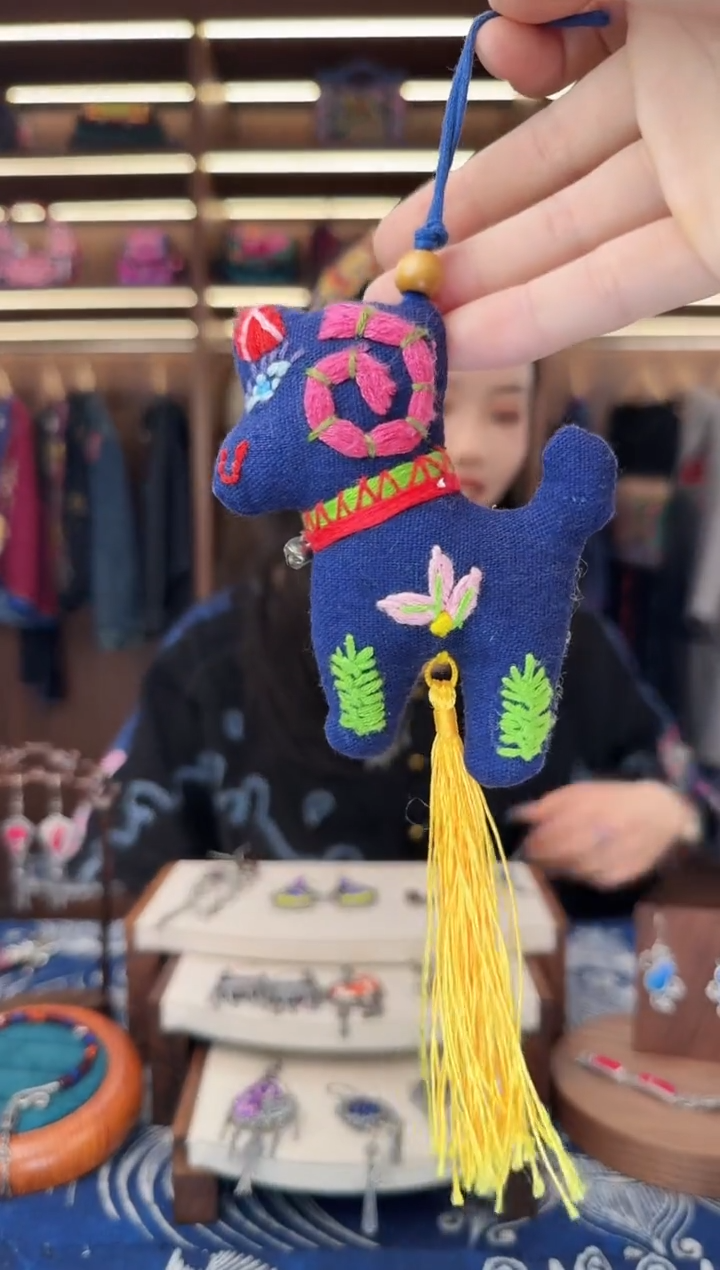 织绣L52黔东南苗族刺绣