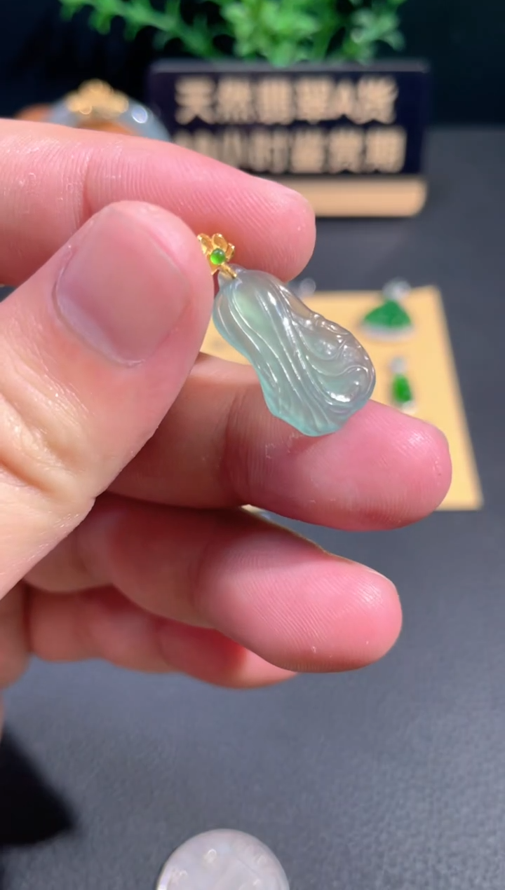 颈饰18K金镶嵌翡翠翡翠
