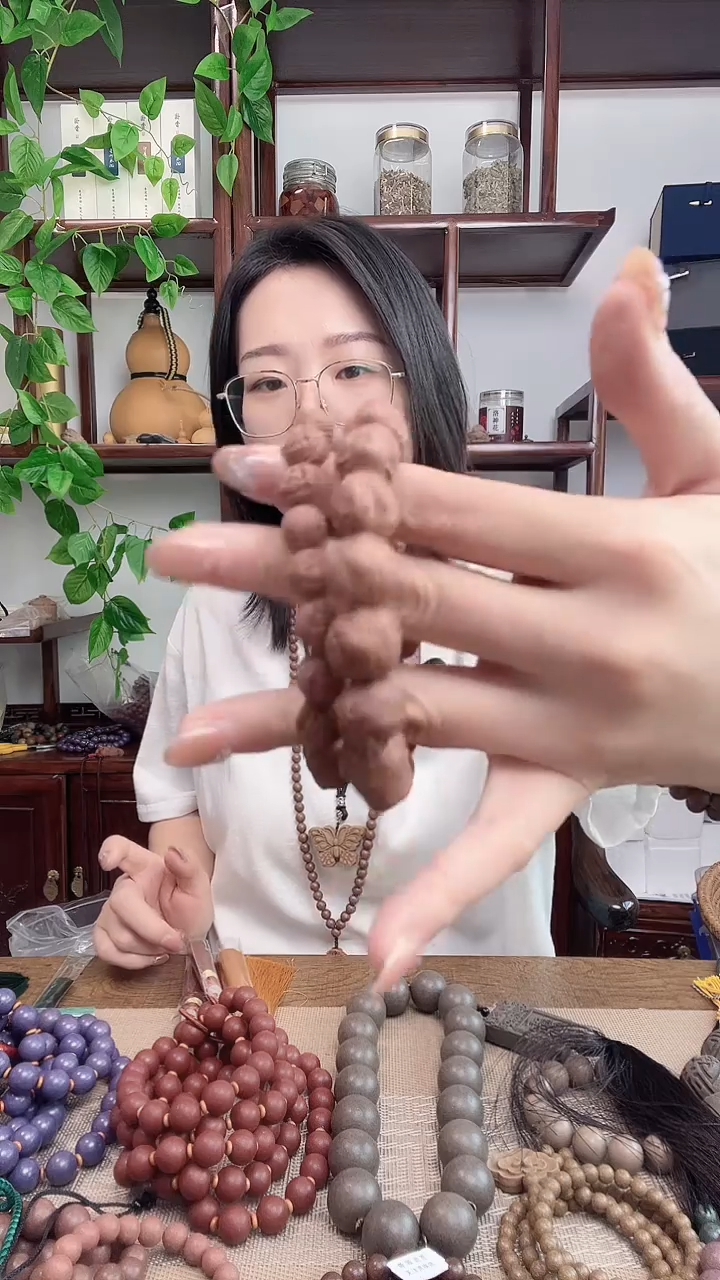 御香红麝的无相佛手串