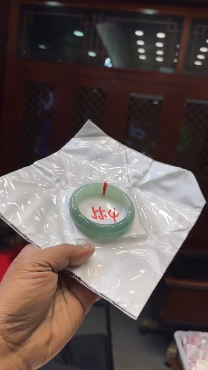 【闪购商品】翡翠手镯未镶嵌手镯