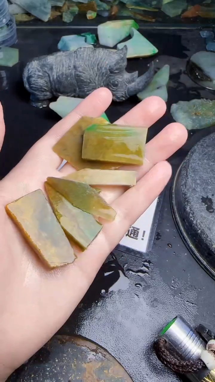 未镶嵌挂件翡翠唐*豆天然翡翠019
