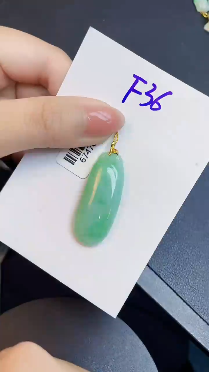 翡翠18K金镶嵌颈饰0000000000