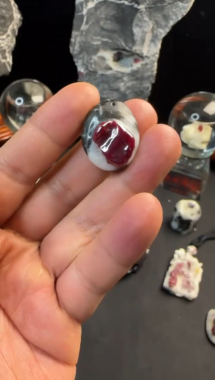 天然辰砂天然朱砂晶体原石吊坠挂件