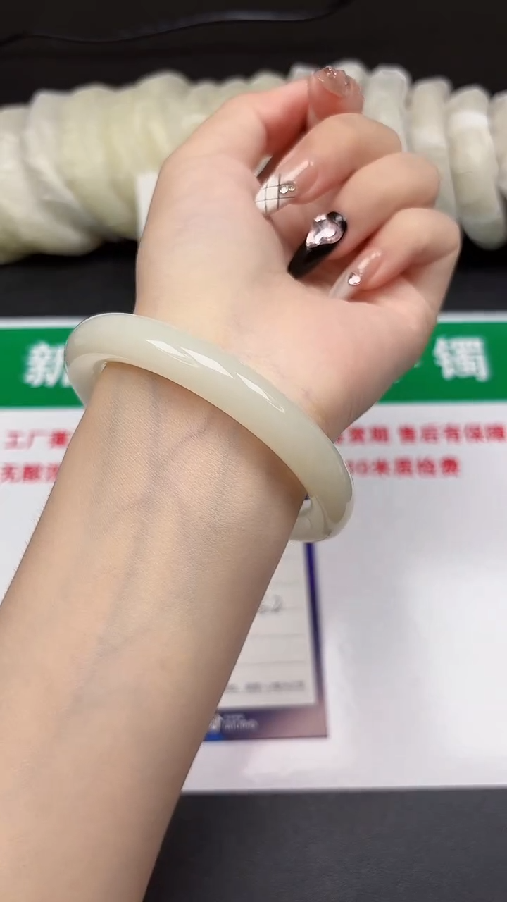 和田玉手镯未镶嵌135-4-61