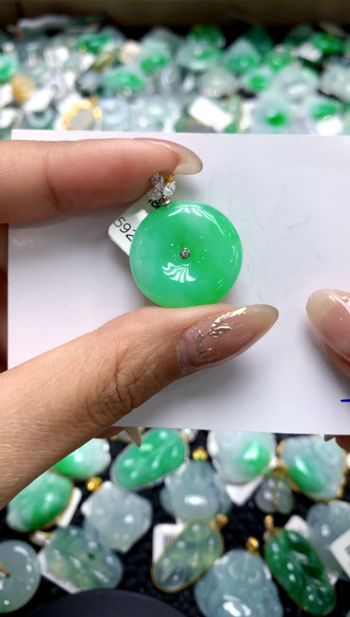 【闪购商品】翡翠颈饰18K金镶嵌1111111111111111