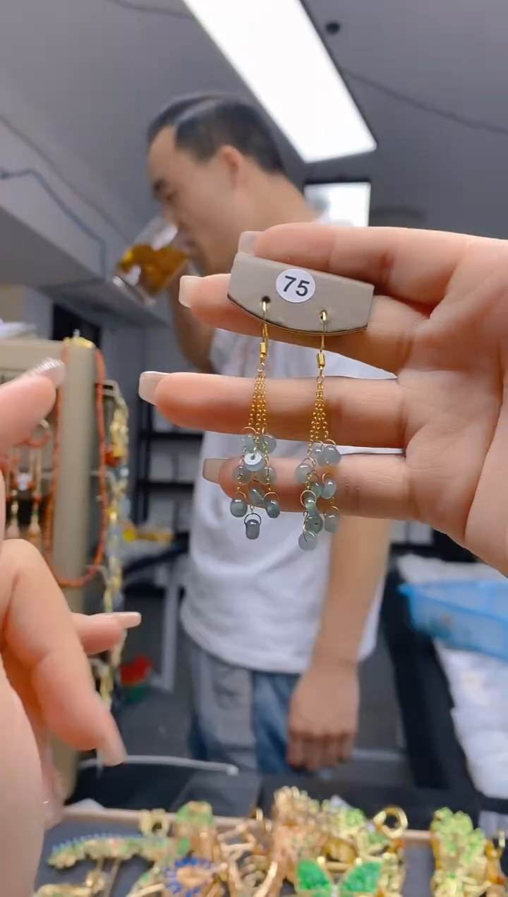 【闪购商品】翡翠耳饰未镶嵌375翡翠耳钩